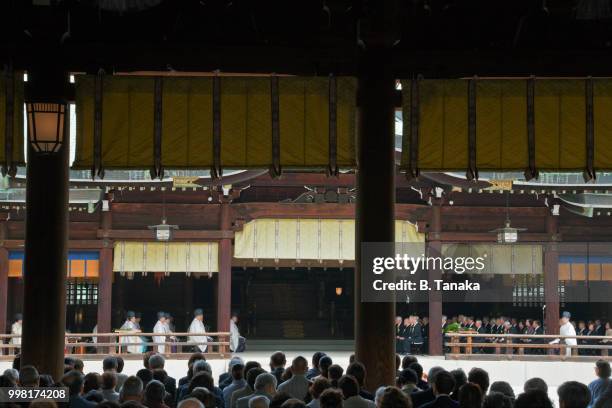 ceremonial assembly of kannushi priests at sacred meiji-jingu shrine in tokyo, japan - shinto festival stock pictures, royalty-free photos & images