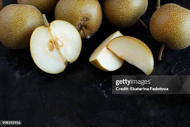 nashi pears on wood - comportamientos de la flora fotografías e imágenes de stock