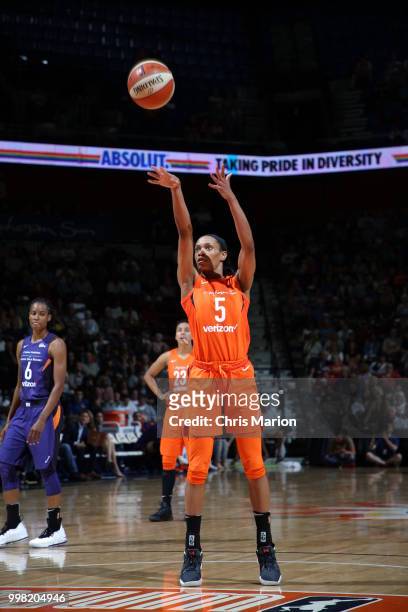Jasmine Thomas of the Connecticut Sun shoots the ball against the Phoenix Mercury on July 13, 2018 at the Mohegan Sun Arena in Uncasville,...