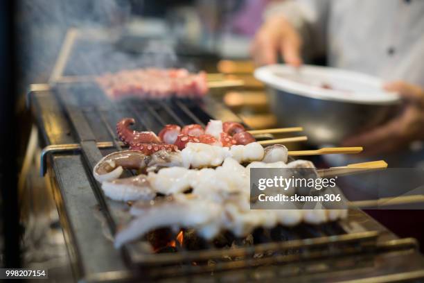 grill kobe wagyu beef with yakitori japanese style - schaschlik stock-fotos und bilder
