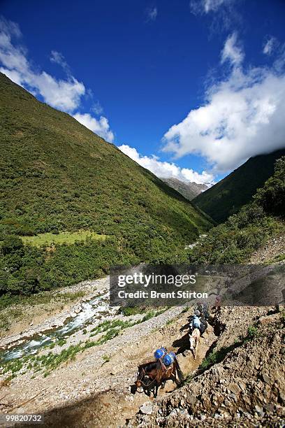 The trek follows the Santa Teresa river in the cloud forest through Coffee, Banana and Passion Fruit plantations, Collpapampa, Peru, June 29, 2007....