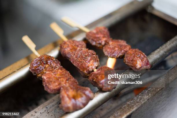 grilled australian wagyu beef skewer yakitori japanese style - schaschlik stock-fotos und bilder