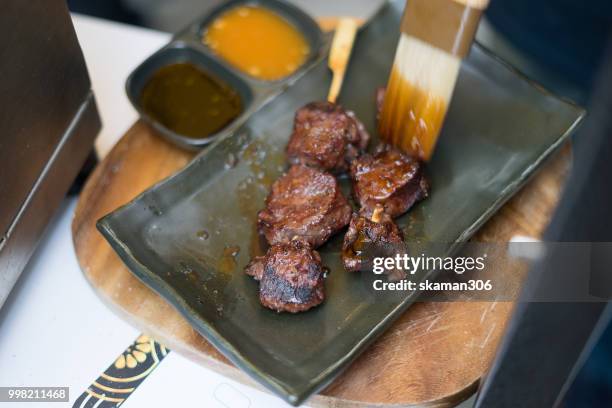 grilled australian wagyu beef skewer yakitori japanese style - schaschlik stock-fotos und bilder