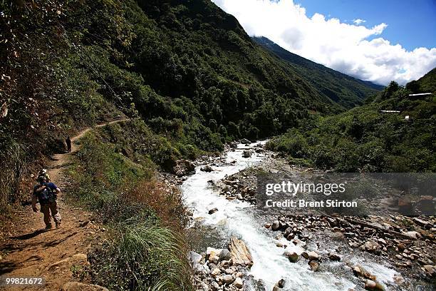 The trek follows the Santa Teresa river in the cloud forest through Coffee, Banana and Passion Fruit plantations, Collpapampa, Peru, June 29, 2007....