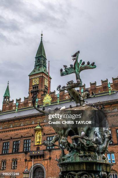 dragon's leap fountain - lord taylor stock pictures, royalty-free photos & images