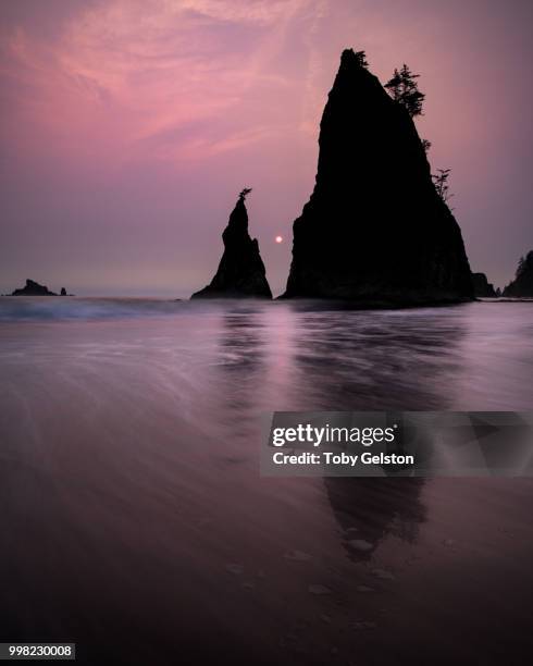 sunset at rialto beach, olympic national park - rialto beach stock pictures, royalty-free photos & images