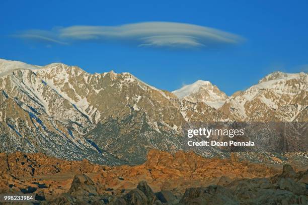 eastern sierra nevada mountains and alabama hills - alabama hills stock-fotos und bilder