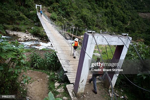 The trek follows the Santa Teresa river in the cloud forest through Coffee, Banana and Passion Fruit plantations, Collpapampa, Peru, June 29, 2007....