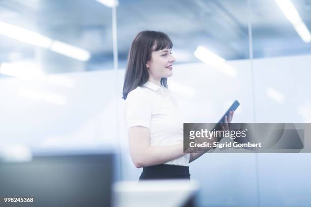 businesswoman using digital tablet - sigrid gombert stock-fotos und bilder