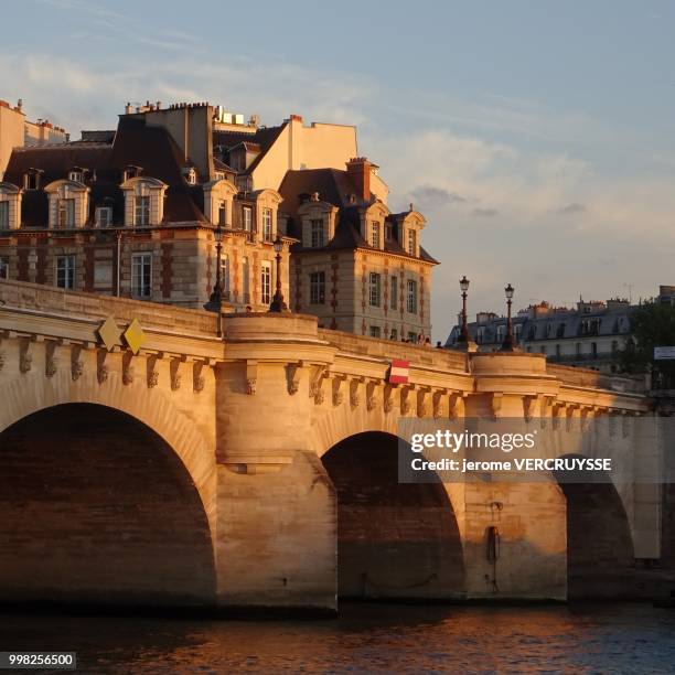 pont-neuf - pont architecture stock-fotos und bilder