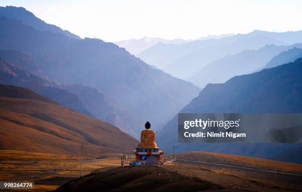 enlightenment - gompa stockfoto's en -beelden