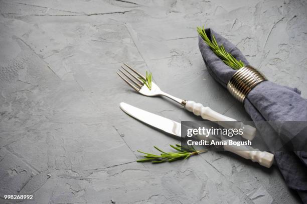 rustic table setting - aguja imperial fotografías e imágenes de stock