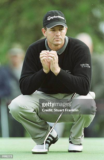 Retief Goosen of South Africa on the 17th green during the first round of the Lancome Trophy at the St-Nom-la-Breteche Golf Club, Paris, France....