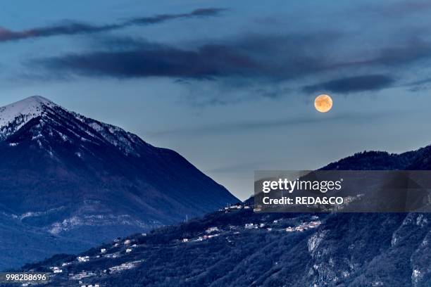 Full moon on Lake Como. Lombardia. Italy. Europe. Photo by: Carlo Borlenghi/REDA&CO/Universal Images Group via Getty Images