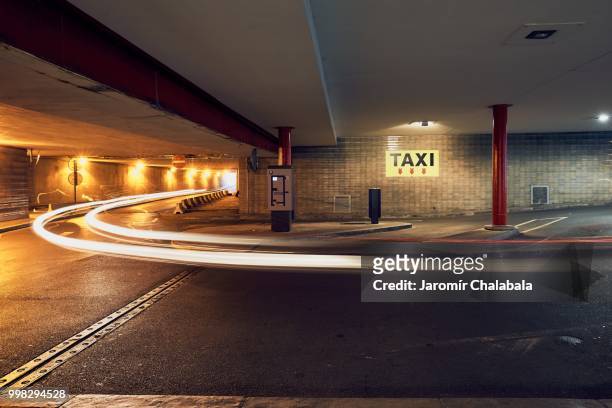 taxi stand sign - taxi sign stock pictures, royalty-free photos & images
