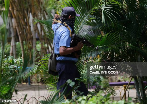 Member of the police forces confronts anti-government demonstrators at Monimbo neighbourhood in Masaya, some 35 km from Managua, on July 13, 2018...