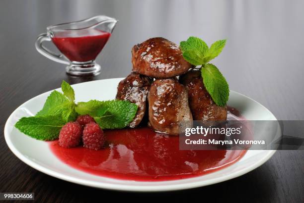 chicken liver with raspberry sauce - raspberry sauce stock pictures, royalty-free photos & images
