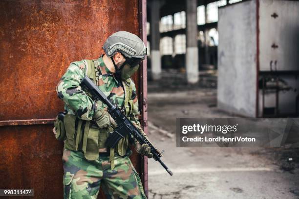 special forces soldier - airsoft gun stock pictures, royalty-free photos & images