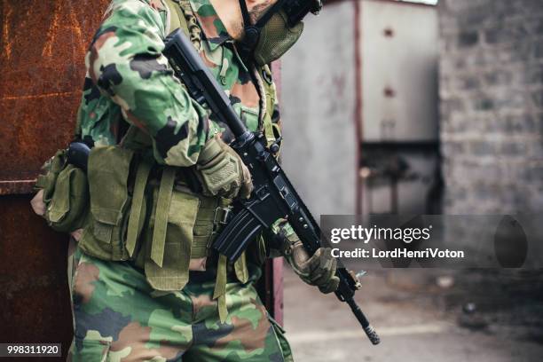special forces soldier - airsoft gun stock pictures, royalty-free photos & images