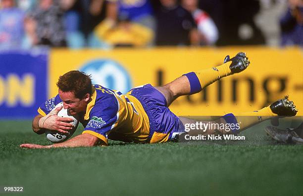 Jason Taylor for Parramatta scores a try during the NRL fourth qualifying final match played between the Parramatta Eels and the New Zealand Warriors...