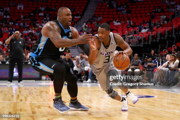 Marcus Banks of the Ghost Ballers dribbles the ball while being guarded by Glen Davis of Power during BIG3 - Week Four at Little Caesars Arena on...