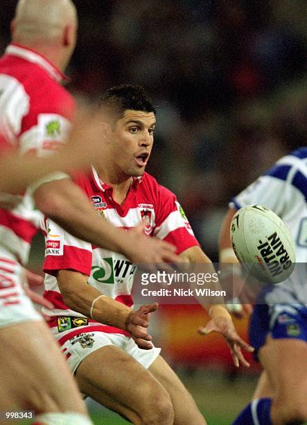 Trent Barrett for St George Illawarra in action during the NRL third qualifying final match played between the Bulldogs and the St George Illawarra...