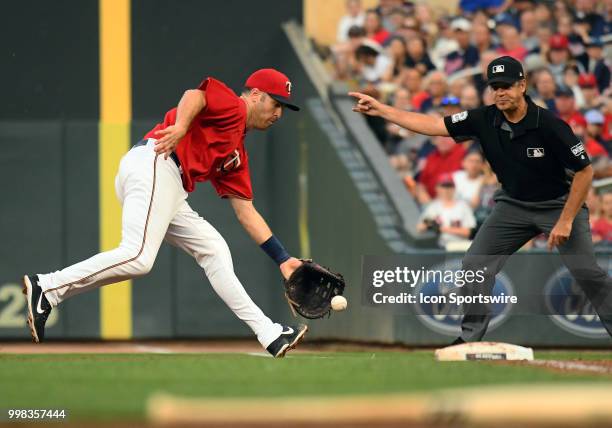 Minnesota Twins First base Joe Mauer hustles for a sharp ground ball during a MLB game between the Minnesota Twins and Tampa Bay Rays on July 13,...