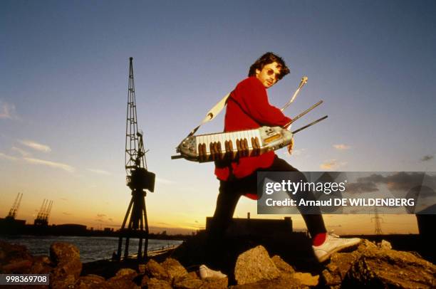 Jean-Michel Jarre à Londres en attendant son concert intitulé 'Destination Docklands' en octobre 1988, Royaume-Uni.