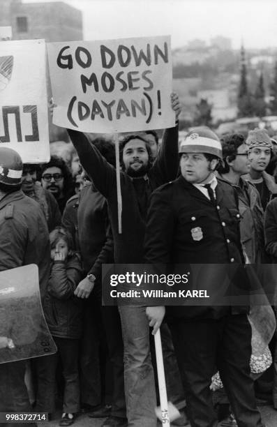 Manifestation contre la politique de Moshe Dayan en 1974 à Jérusalem, Israël.