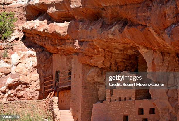 manitou cliff dwellings study 2 - cliff dwelling stock-fotos und bilder