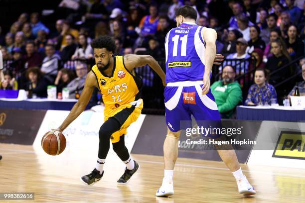 Alonzo Burton of the Mountainairs beats the defence of Jordan Ngatai of the Saints during the NZNBL match between Wellington Saints and Taranaki...