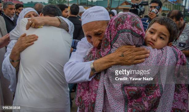 Kashmiri Muslim hajj pilgrims hug their relatives before departing for the annual Hajj pilgrimage to Mecca on July 14, 2018 in Srinagar, the summer...