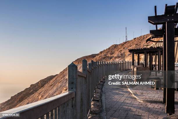 passage on jebel hafeet - jebel hafeet stock pictures, royalty-free photos & images