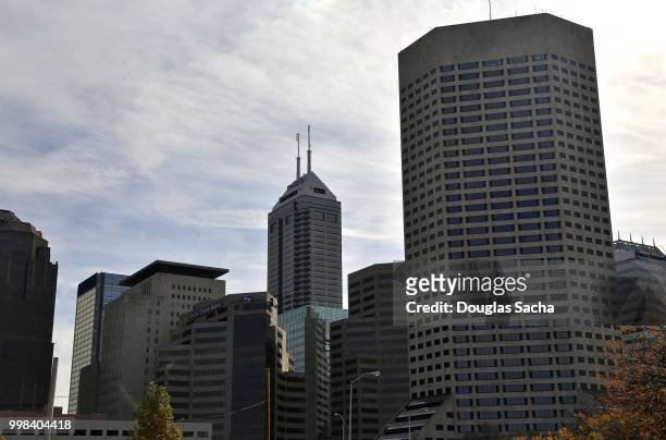 indianapolis city skyline - indiana skyline stock pictures, royalty-free photos & images