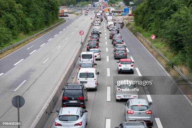 verkeersopstopping op duitse snelweg a643 - ollo stockfoto's en -beelden