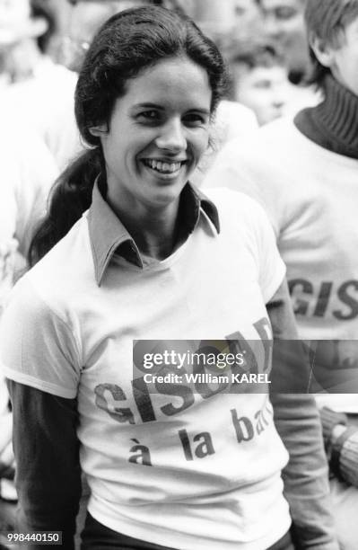 Valérie-Anne Giscard d'Estaing, fille aînée de Valéry Giscard d'Estaing, à la permanence du candidat, rue de la Bienfaisance le 24 avril 1974 à...