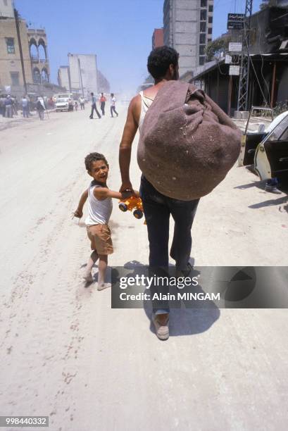 Civils libanais fuyant l'invasion israëlienne en 1982, Liban.