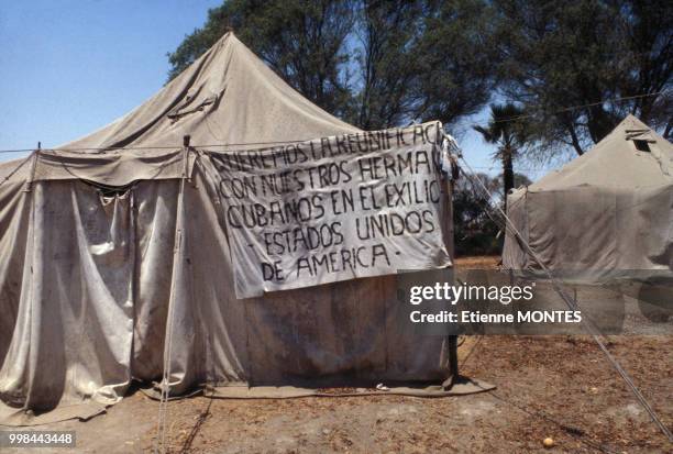 Solidarité envers les exilés cubains en partance de port Mariel, en mai 1980 à Cuba.