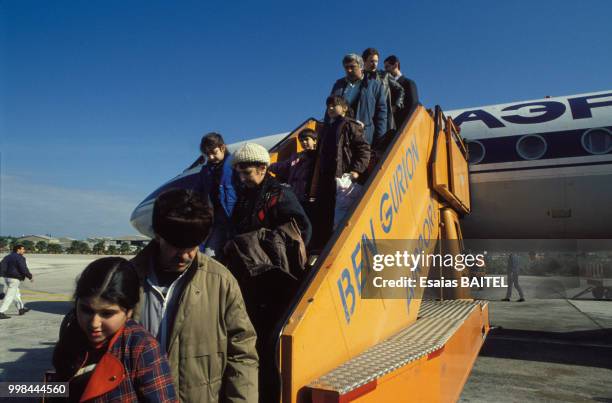 Arrivée de réfugiés russes à l'aéroport Ben Gourion le 11 janvier 1990 à Tel Aviv, Israël.