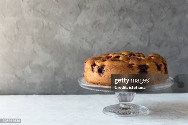 summer sponge cake with cherries - cakestand stock pictures, royalty-free photos & images