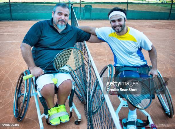 handicap tennisser - wheelchair tennis stockfoto's en -beelden
