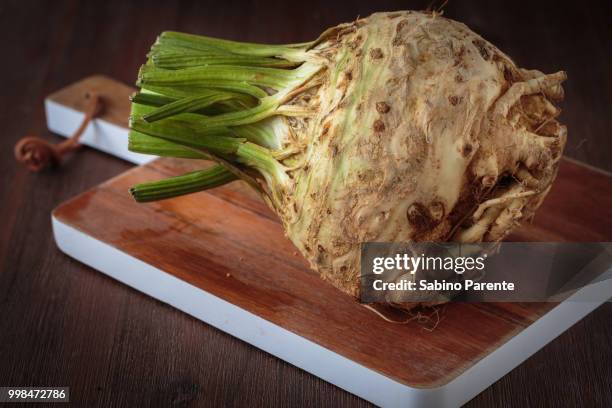 fresh raw celeriec - knolselderij stockfoto's en -beelden