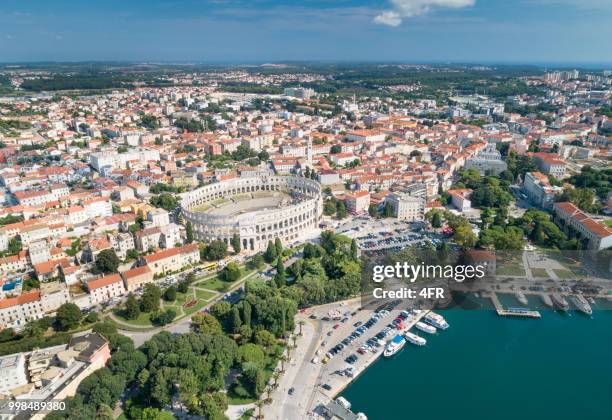 pula arena amphitheatre, kroatië - istrië stockfoto's en -beelden