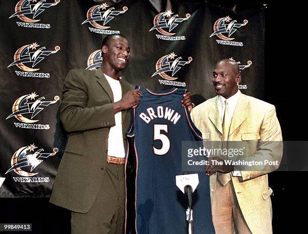 Joel Richardson/TWP 109897 Washington, DC, MCI Center KWAME BROWN , WIZARDS NUMBER ONE PICK IN THE NBA DRAFT HOLDS A NEWS CONFERENCE AT THE MCI...