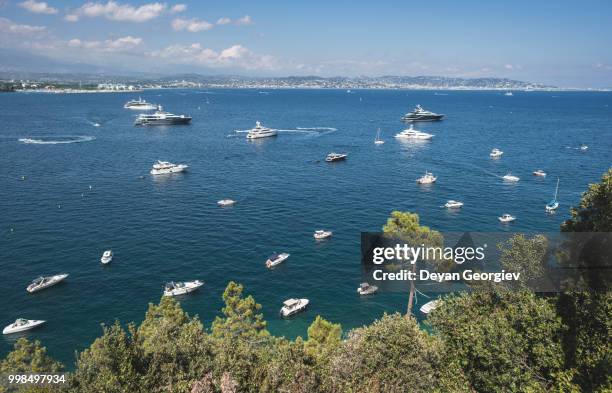 yachts on the french riviera - french riviera fotografías e imágenes de stock