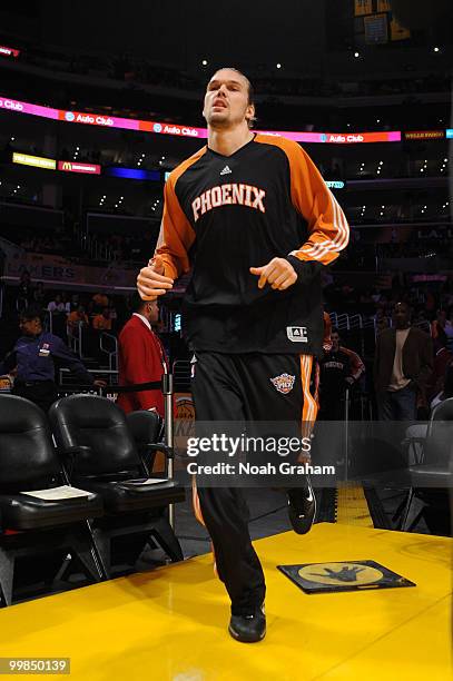 Louis Amundson of the Phoenix Suns runs onto the court before taking on the Los Angeles Lakers in Game One of the Western Conference Finals during...