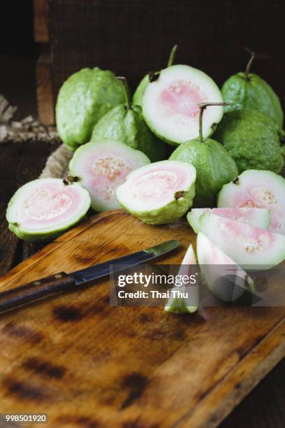 green guava slices... - guava fruit stock-fotos und bilder