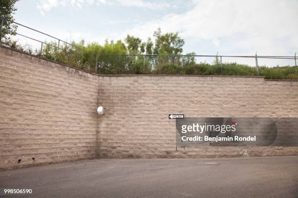 wall - benjamin rondel stock pictures, royalty-free photos & images