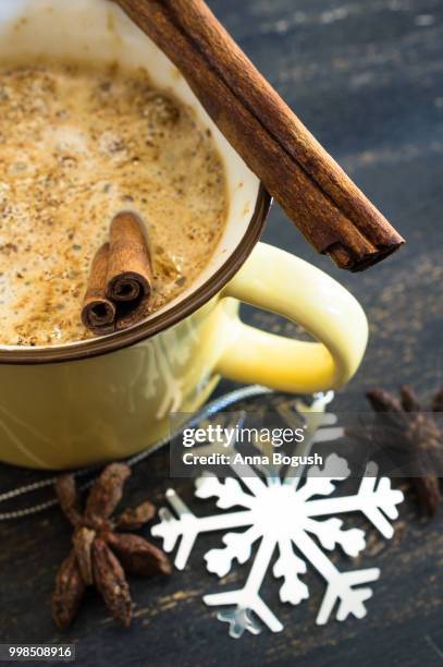 coffee with milk - steak and kidney pie stock pictures, royalty-free photos & images