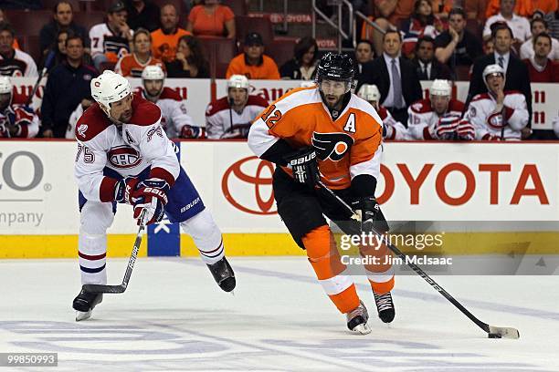 Hal Gill of the Montreal Canadiens defends against Simon Gagne of the Philadelphia Flyers in Game 1 of the Eastern Conference Finals during the 2010...